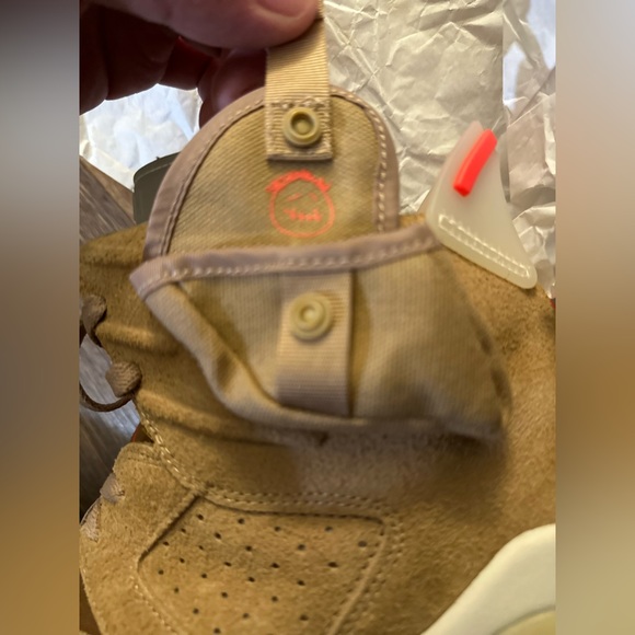 Air Jordan 6 Retro x Travis Scott ‘British Khaki’ - Picture 11 of 15